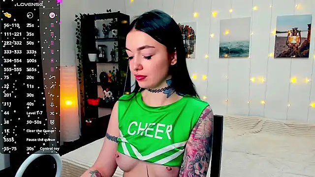 Snapshot of Magic_Allie chatting on December 2, 10:56 pm Magic Allie online show from December 2, 10:56 pm