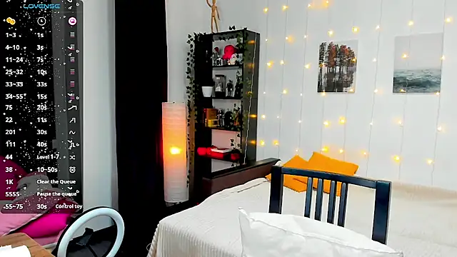 Snapshot of Magic_Allie chatting on January 4, 7:55 pm Magic Allie online show from January 4, 7:55 pm