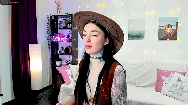 Snapshot of Magic_Allie chatting on January 9, 7:50 pm Magic Allie online show from January 9, 7:50 pm