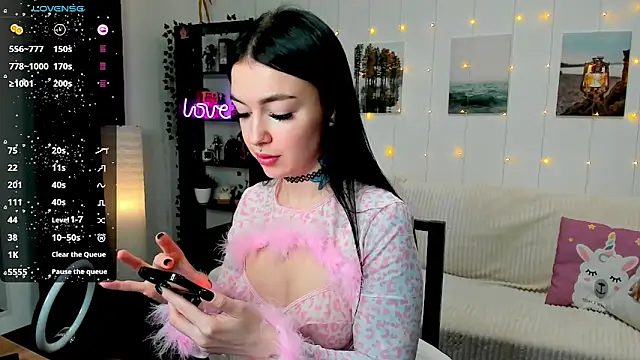 Snapshot of Magic_Allie chatting on January 16, 8:36 pm Magic Allie online show from January 16, 8:36 pm