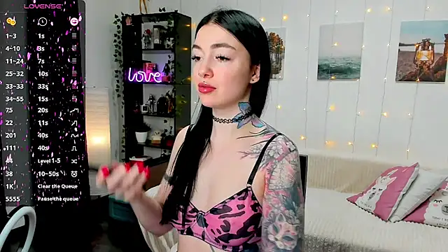 Snapshot of Magic_Allie chatting on February 6, 8:13 pm Magic Allie online show from February 6, 8:13 pm