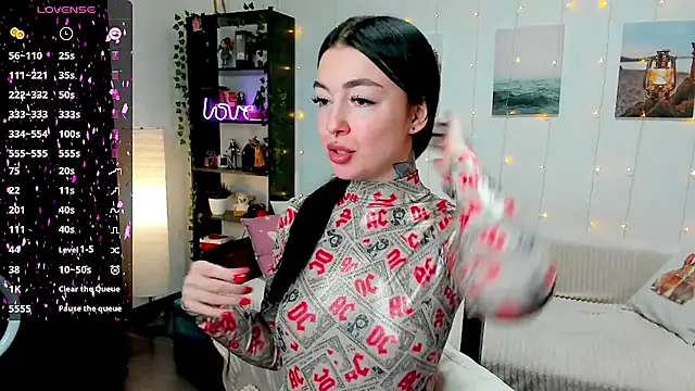 Snapshot of Magic_Allie chatting on February 17, 8:15 pm Magic Allie online show from February 17, 8:15 pm