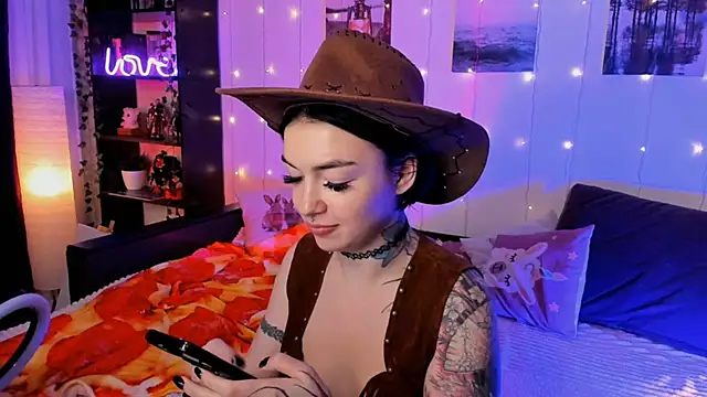 Snapshot of Magic_Allie chatting on September 26, 8:13 pm Magic Allie online show from September 26, 8:13 pm