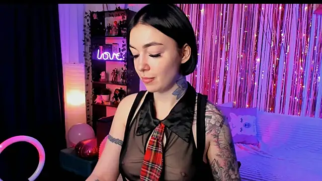 Snapshot of Magic_Allie chatting on October 19, 7:47 pm Magic Allie online show from October 19, 7:47 pm