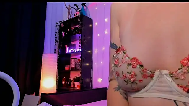 Snapshot of Magic_Allie chatting on November 14, 6:56 am Magic Allie online show from November 14, 6:56 am