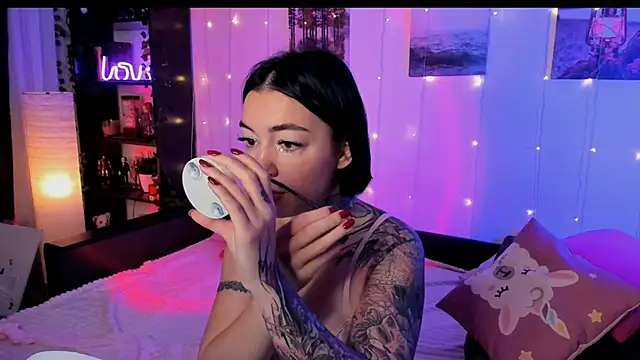 Snapshot of Magic_Allie chatting on November 17, 6:41 am Magic Allie online show from November 17, 6:41 am