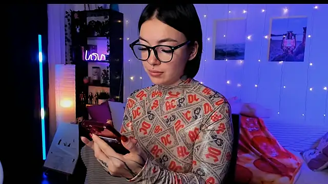 Snapshot of Magic_Allie chatting on December 15, 6:39 am Magic Allie online show from December 15, 6:39 am