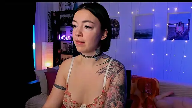 Snapshot of Magic_Allie chatting on December 18, 7:25 am Magic Allie online show from December 18, 7:25 am