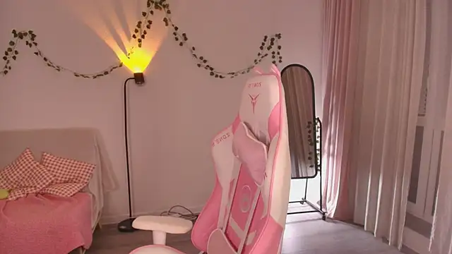 Eva Davi online show from December 23, 1:47 am