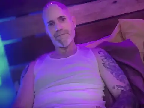 NC Bald and Beautiful online show from December 20, 11:39 am