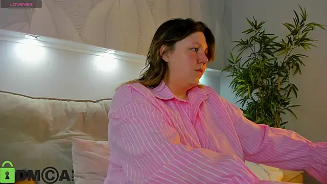 Ruth Oliver online show from July 30, 1:04 am