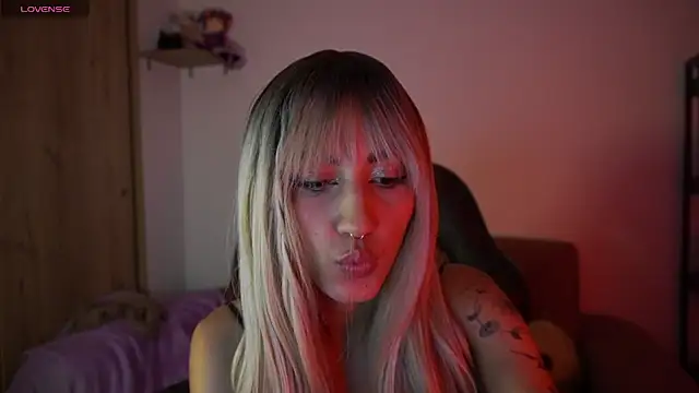 Snapshot of MissKorah chatting on December 26, 12:36 am MissKorah online show from December 26, 12:36 am