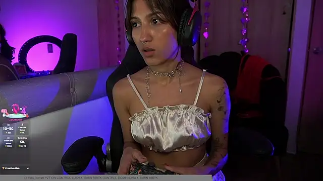 Snapshot of MissKorah chatting on February 28, 3:37 am MissKorah online show from February 28, 3:37 am