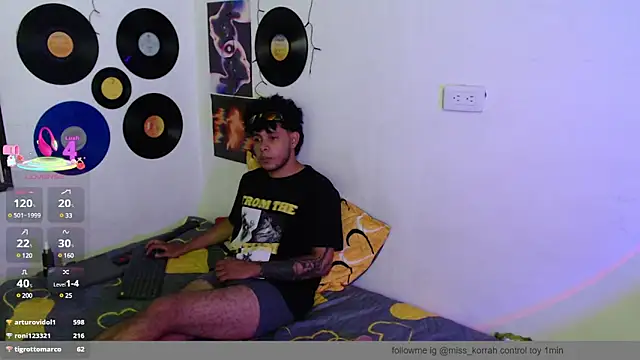 Snapshot of MissKorah chatting on March 23, 4:27 am MissKorah online show from March 23, 4:27 am