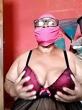 Snapshot of naughtygrannyXXX chatting on January 21, 7:15 am naughtygrannyXXX online show from January 21, 7:15 am