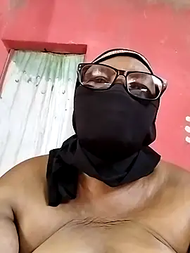 Snapshot of naughtygrannyXXX chatting on March 4, 6:04 am naughtygrannyXXX online show from March 4, 6:04 am