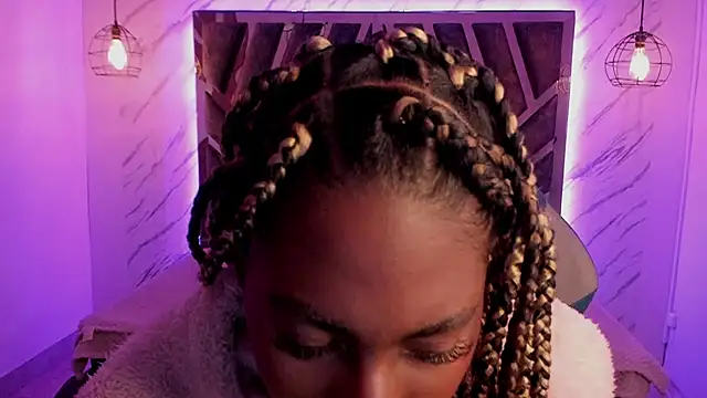 Snapshot of Queen_perla_ chatting on December 20, 3:53 pm Queen perla online show from December 20, 3:53 pm
