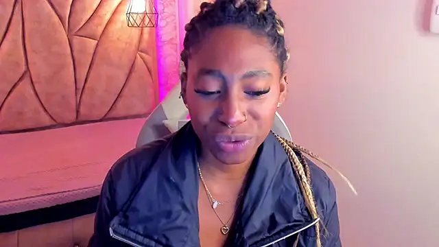 Snapshot of Queen_perla_ chatting on January 8, 4:00 pm Queen perla online show from January 8, 4:00 pm