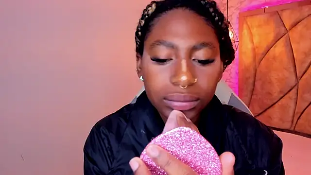 Snapshot of Queen_perla_ chatting on January 11, 11:45 am Queen perla online show from January 11, 11:45 am