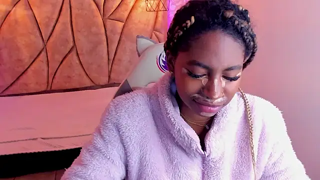 Snapshot of Queen_perla_ chatting on January 18, 12:47 pm Queen perla online show from January 18, 12:47 pm