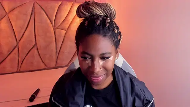 Snapshot of Queen_perla_ chatting on January 19, 11:56 am Queen perla online show from January 19, 11:56 am