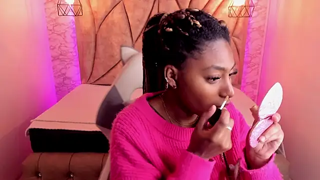 Snapshot of Queen_perla_ chatting on January 22, 12:17 pm Queen perla online show from January 22, 12:17 pm