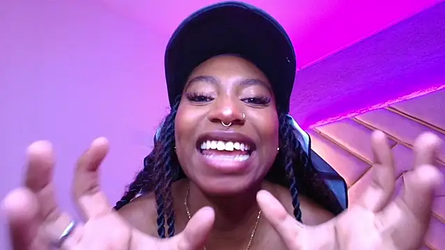 Snapshot of Queen_perla_ chatting on March 21, 3:24 pm Queen perla online show from March 21, 3:24 pm