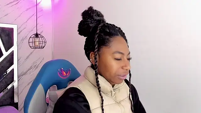 Snapshot of Queen_perla_ chatting on November 10, 12:04 pm Queen perla online show from November 10, 12:04 pm