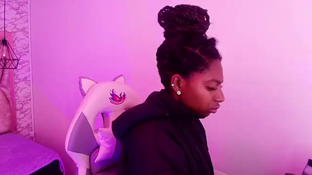 Snapshot of Queen_perla_ chatting on November 20, 12:27 pm Queen perla online show from November 20, 12:27 pm