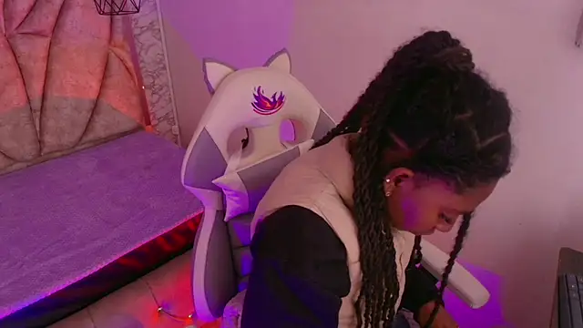 Snapshot of Queen_perla_ chatting on November 22, 12:37 pm Queen perla online show from November 22, 12:37 pm