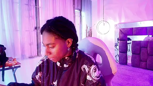 Snapshot of Queen_perla_ chatting on June 28, 12:33 pm Queen perla online show from June 28, 12:33 pm