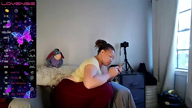 Snapshot of Milfshakecafe chatting on October 2, 2:35 pm Milfshakecafe online show from October 2, 2:35 pm