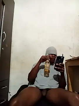 Snapshot of Uncletee112 chatting on October 4, 8:51 pm Uncletee112 online show from October 4, 8:51 pm