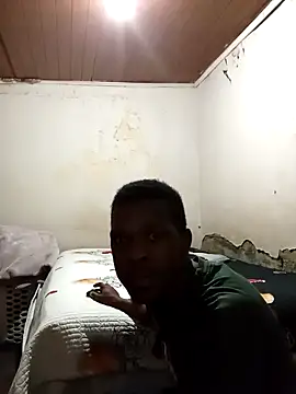 Snapshot of Uncletee112 chatting on October 26, 9:31 pm Uncletee112 online show from October 26, 9:31 pm