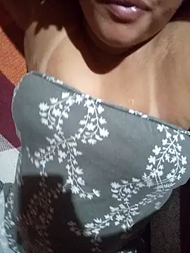 Snapshot of lovelyjhessy chatting on February 24, 1:35 am lovelyjhessy online show from February 24, 1:35 am