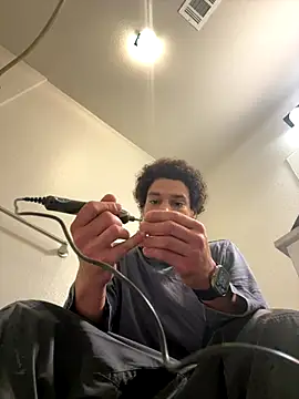 Snapshot of Clearlytothepoint420 chatting on December 4, 5:38 am Clearlytothepoint420 online show from December 4, 5:38 am