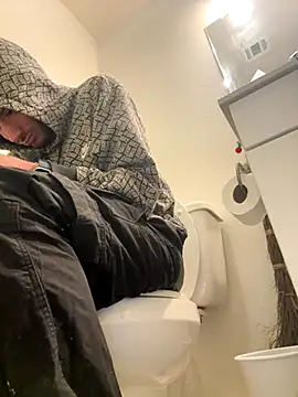 Snapshot of Clearlytothepoint420 chatting on December 4, 9:40 am Clearlytothepoint420 online show from December 4, 9:40 am