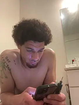 Snapshot of Clearlytothepoint420 chatting on December 27, 11:06 am Clearlytothepoint420 online show from December 27, 11:06 am