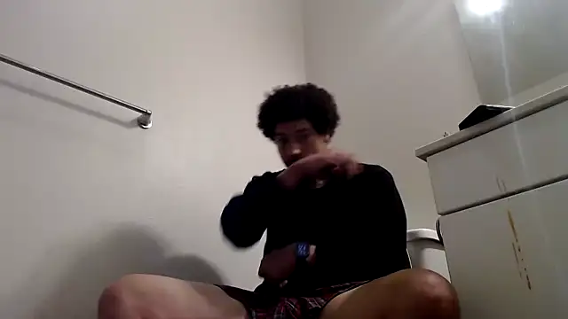 Snapshot of Clearlytothepoint420 chatting on January 3, 10:31 am Clearlytothepoint420 online show from January 3, 10:31 am