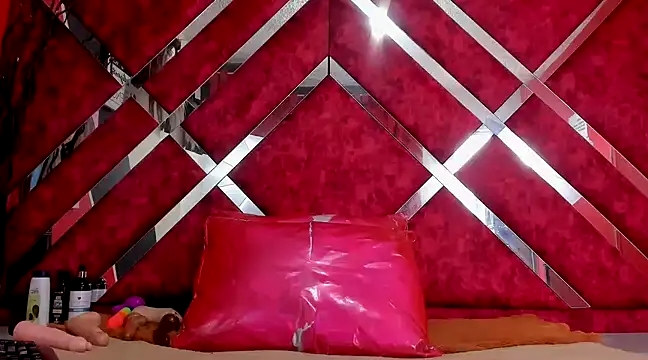 Snapshot of Scarlett_Hot5 chatting on March 9, 5:06 pm Scarlett Hot5 online show from March 9, 5:06 pm