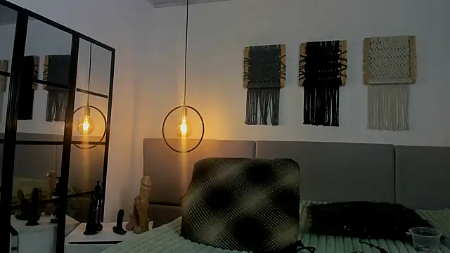 Snapshot of Sweet_camille chatting on May 7, 2:28 am Sweet camille online show from May 7, 2:28 am