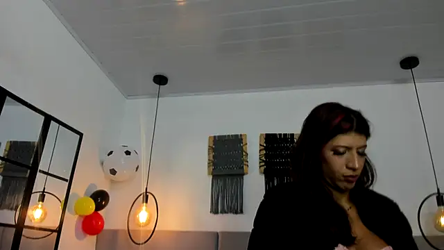 Snapshot of Sweet_camille chatting on July 6, 2:19 am Sweet camille online show from July 6, 2:19 am