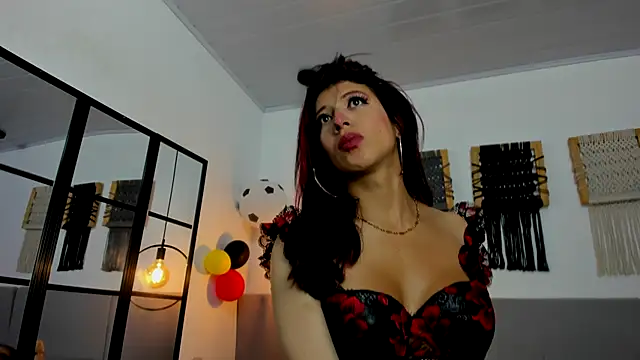 Snapshot of Sweet_camille chatting on July 15, 2:50 am Sweet camille online show from July 15, 2:50 am