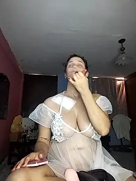 Catalinacandela online show from February 10, 7:40 pm