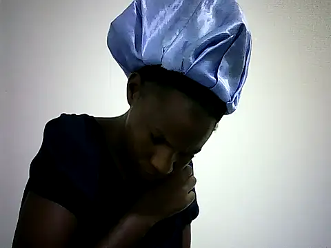 Snapshot of Pierra77 chatting on October 4, 7:28 am Pierra77 online show from October 4, 7:28 am