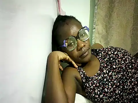 Snapshot of Pierra77 chatting on November 22, 12:37 pm Pierra77 online show from November 22, 12:37 pm