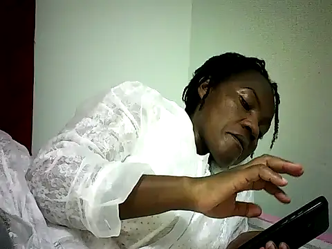 Snapshot of Pierra77 chatting on June 9, 10:21 pm Pierra77 online show from June 9, 10:21 pm