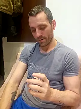 Snapshot of Aian09 chatting on March 19, 9:16 pm Aian09 online show from March 19, 9:16 pm