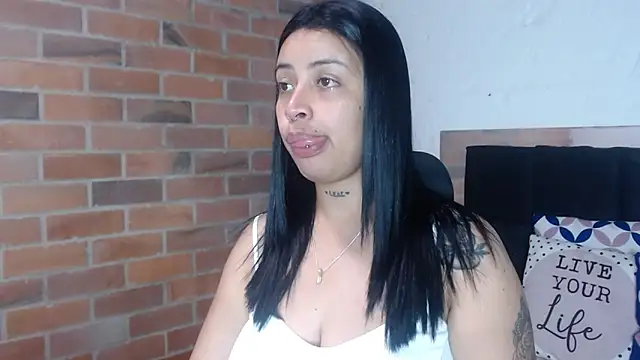 salome  hills1 online show from April 8, 6:52 pm