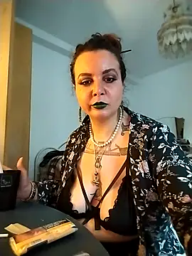 AliceBehind online show from March 14, 4:45 pm